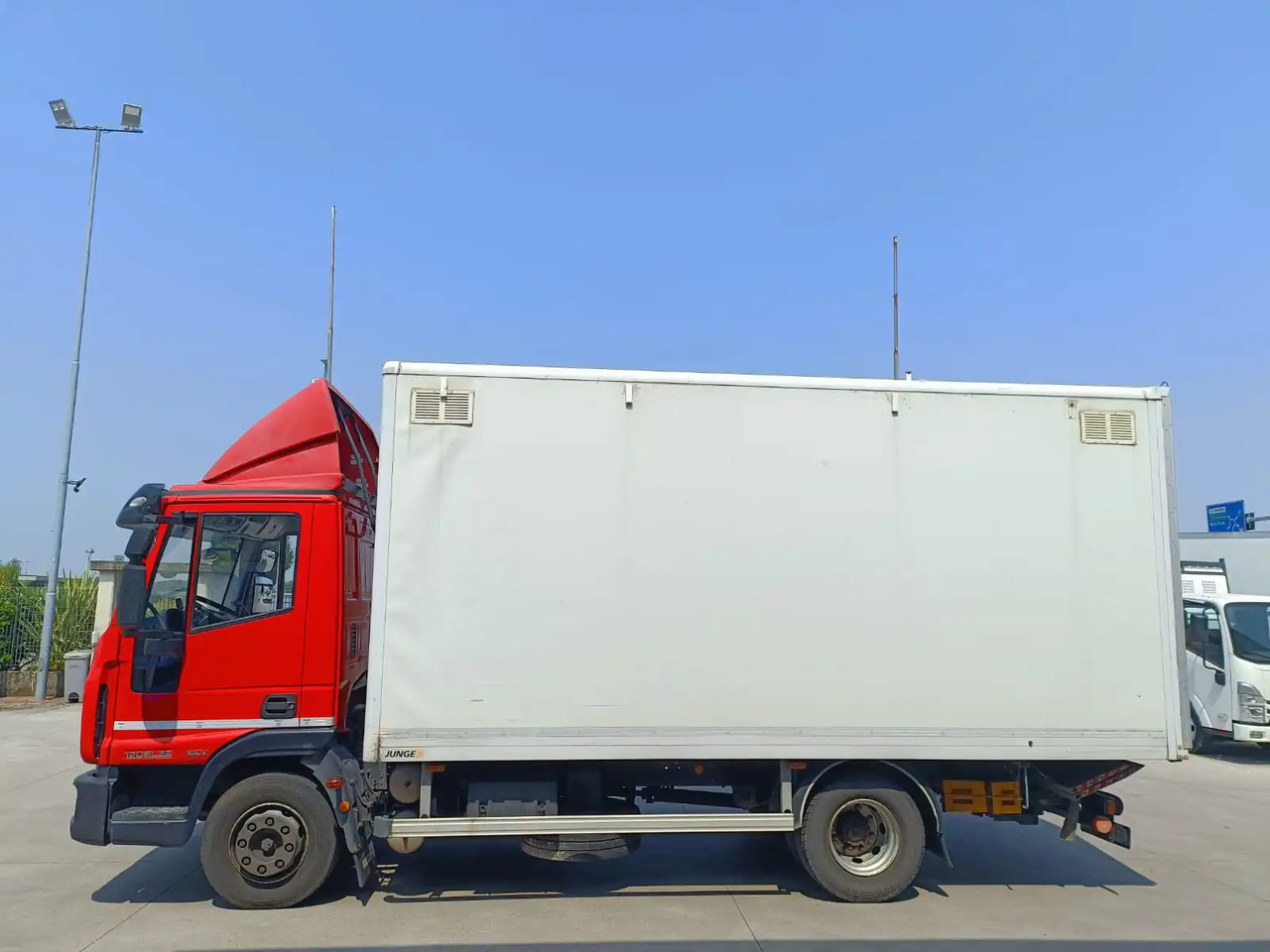 IVECO EUROCARGO 120EL22 - 박스 트럭 : 사진 5 IVECO EUROCARGO 120EL22 - 박스 트럭 : 사진 5
