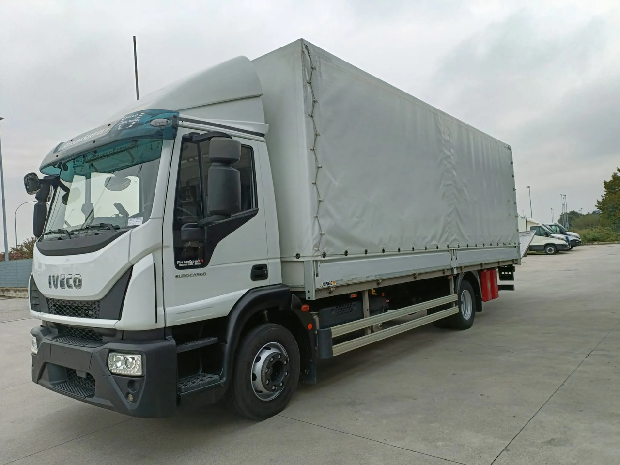 IVECO EUROCARGO 140E28P - 커튼사이더 트럭 : 사진 1 IVECO EUROCARGO 140E28P - 커튼사이더 트럭 : 사진 1