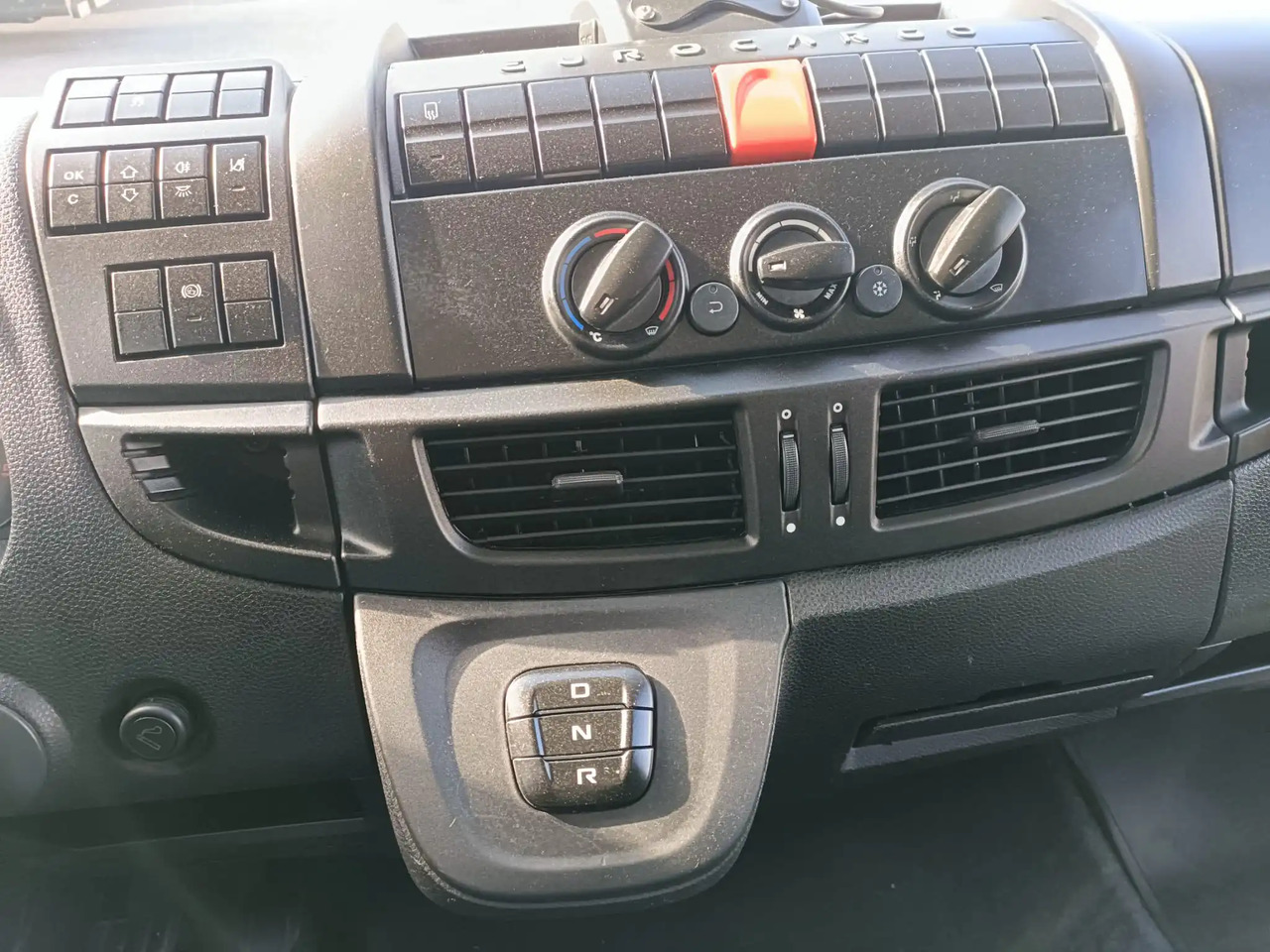 IVECO EUROCARGO 160E25P - 캡 새시 트럭 : 사진 3 IVECO EUROCARGO 160E25P - 캡 새시 트럭 : 사진 3