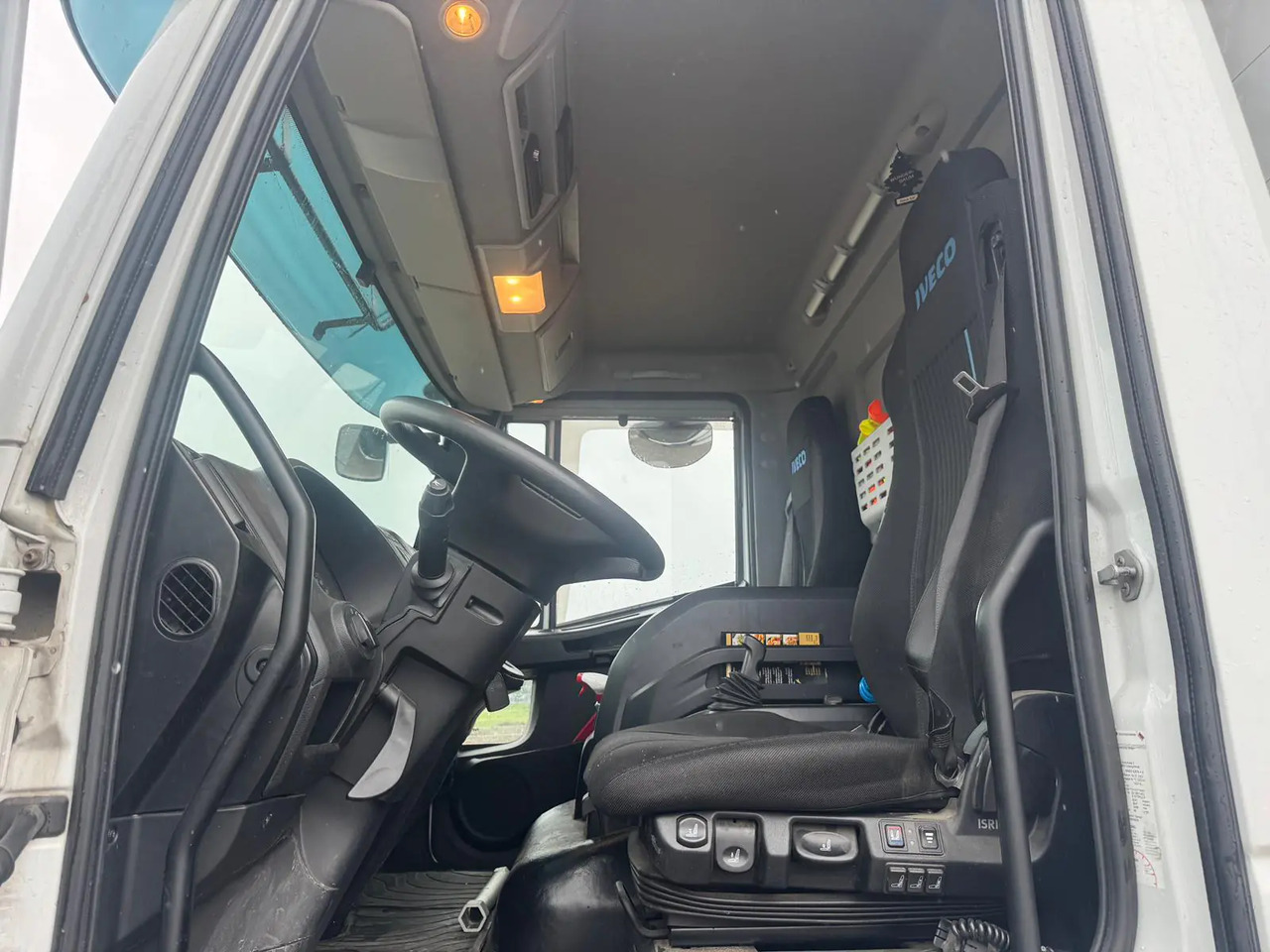 IVECO EUROCARGO 180E32P - 커튼사이더 트럭 : 사진 3 IVECO EUROCARGO 180E32P - 커튼사이더 트럭 : 사진 3