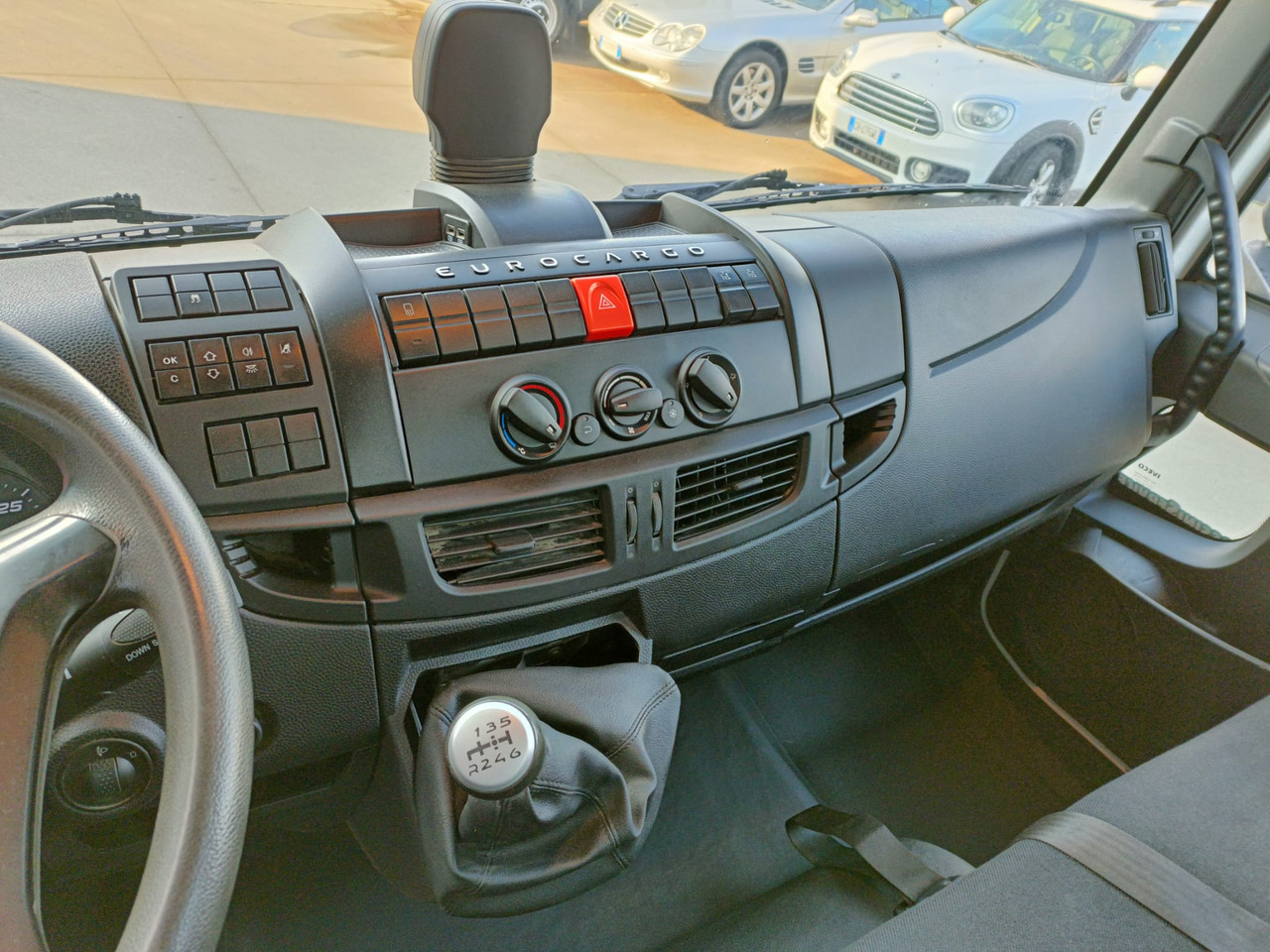 IVECO EUROCARGO 80E22K - 캡 새시 트럭 : 사진 4 IVECO EUROCARGO 80E22K - 캡 새시 트럭 : 사진 4