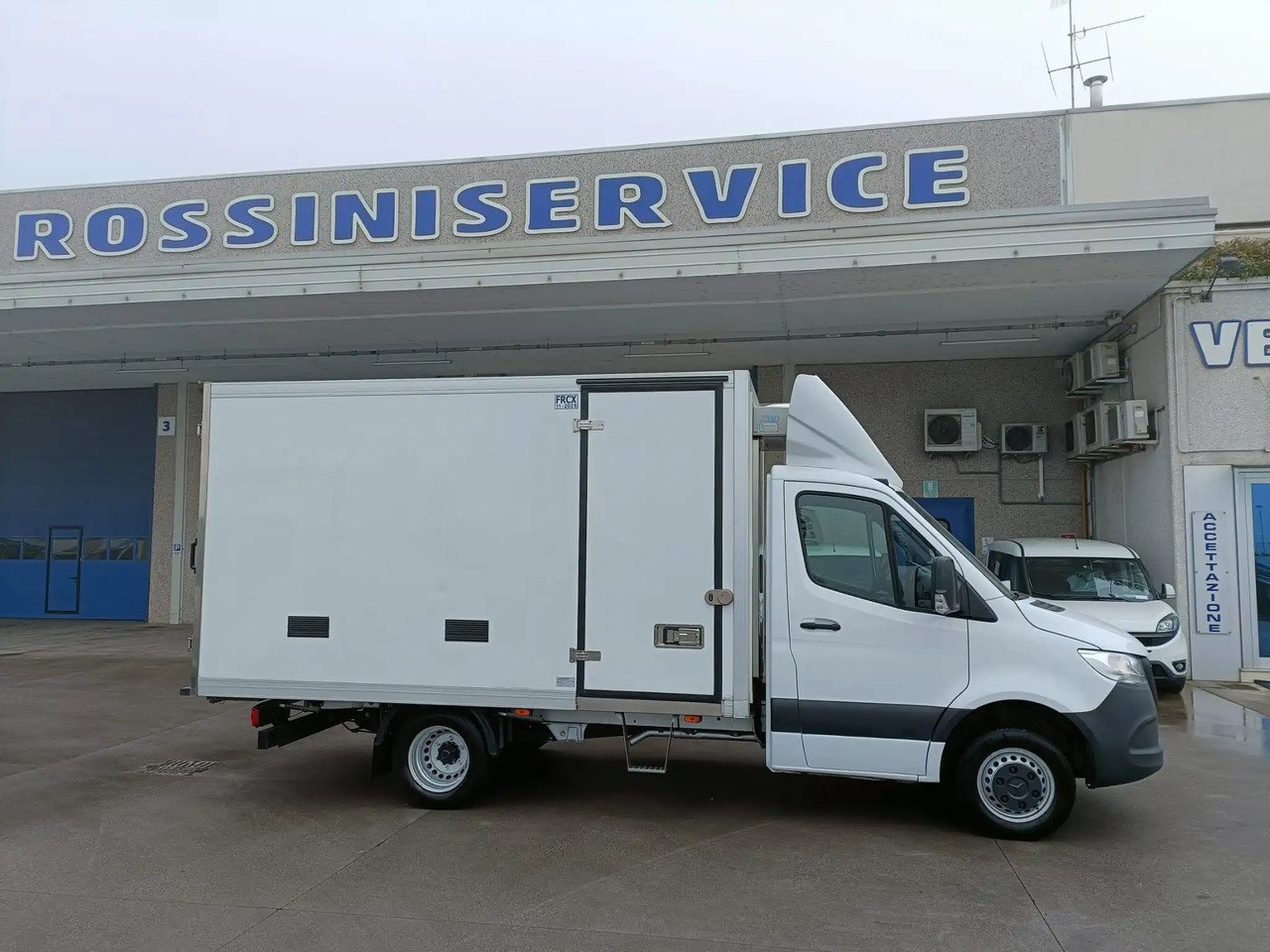 MERCEDES BENZ SPRINTER 415 150 CV - 냉동 밴 : 사진 2 MERCEDES BENZ SPRINTER 415 150 CV - 냉동 밴 : 사진 2