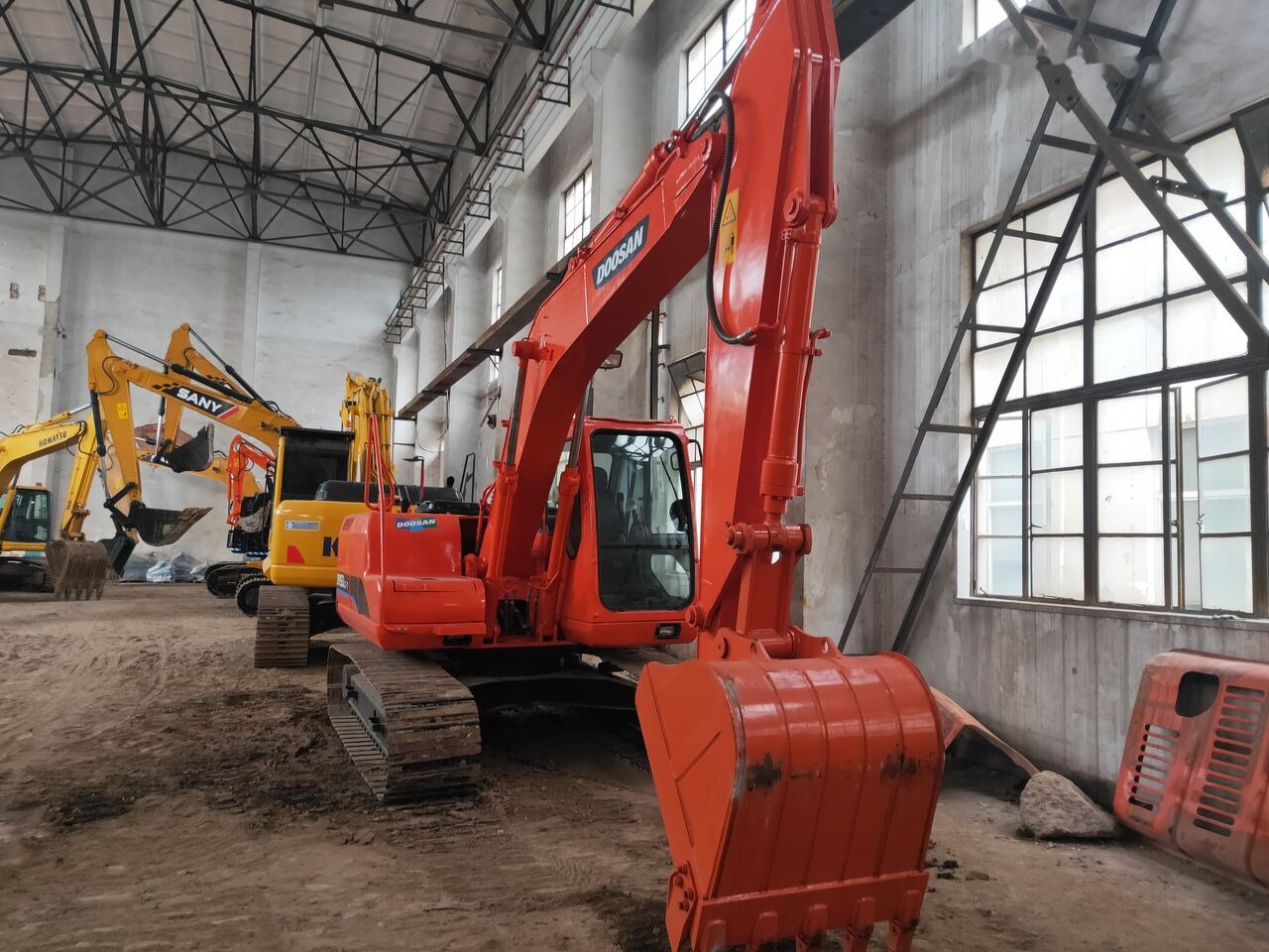 Doosan DH150LC-7 - 크롤러 굴삭기 : 사진 4 Doosan DH150LC-7 - 크롤러 굴삭기 : 사진 4