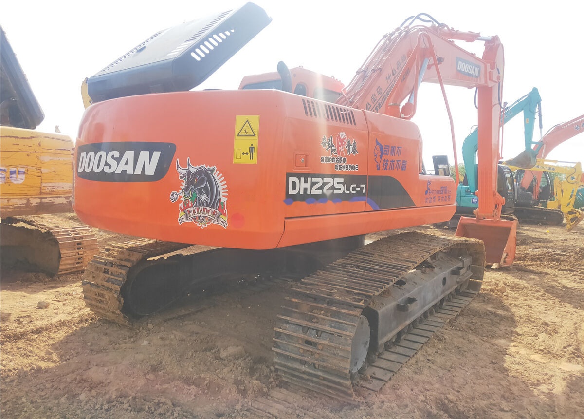 Doosan DH225 - 크롤러 굴삭기 : 사진 4 Doosan DH225 - 크롤러 굴삭기 : 사진 4
