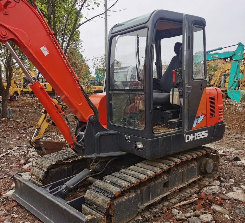 Doosan DH55 - 크롤러 굴삭기 : 사진 4 Doosan DH55 - 크롤러 굴삭기 : 사진 4