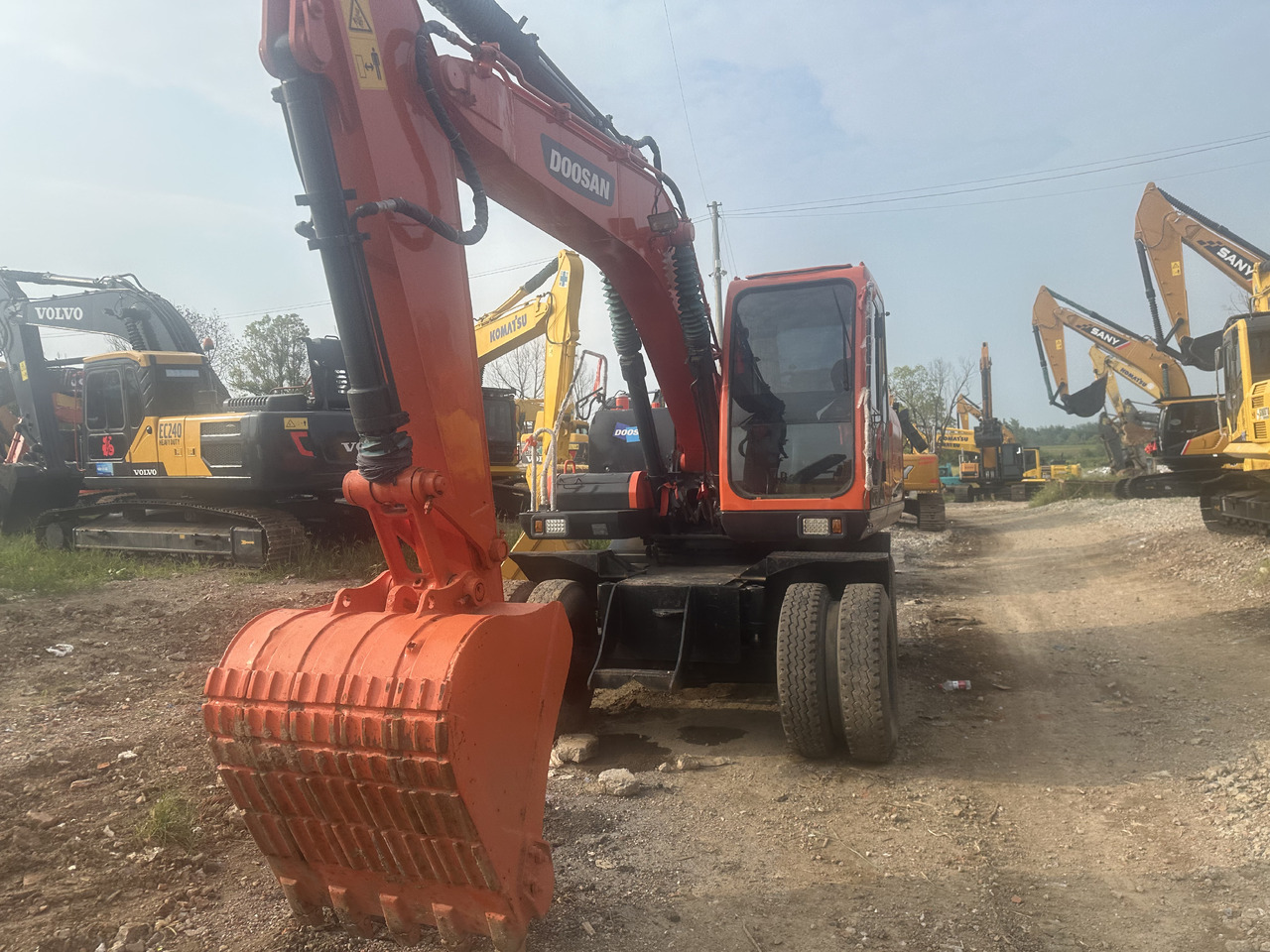Doosan DX150W-9C - 휠 굴삭기 : 사진 5 Doosan DX150W-9C - 휠 굴삭기 : 사진 5