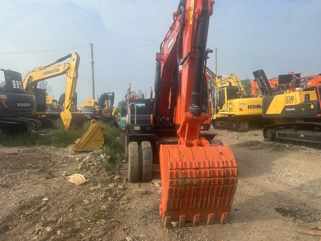 Doosan DX150W-9C - 휠 굴삭기 : 사진 3 Doosan DX150W-9C - 휠 굴삭기 : 사진 3