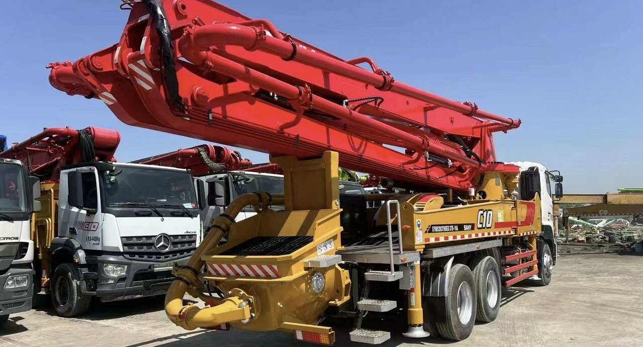 Hino Sany on chassis - 콘크리트 펌프 트럭 : 사진 3 Hino Sany on chassis - 콘크리트 펌프 트럭 : 사진 3