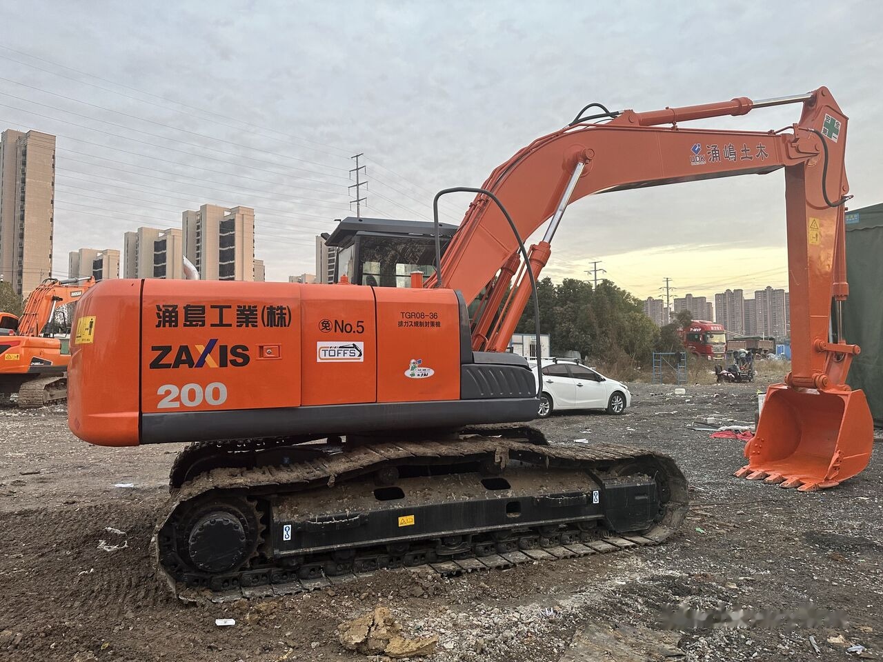 Hitachi ZX200-3 - 크롤러 굴삭기 : 사진 3 Hitachi ZX200-3 - 크롤러 굴삭기 : 사진 3