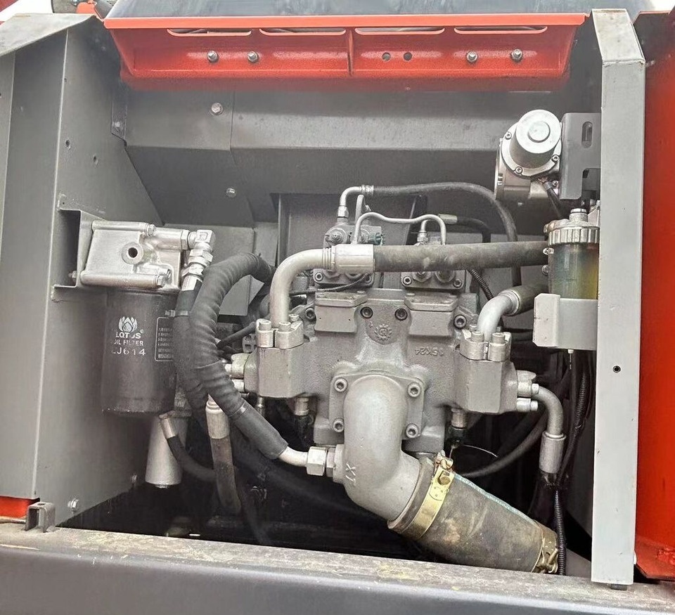 Hitachi ZX200-3 - 크롤러 굴삭기 : 사진 4 Hitachi ZX200-3 - 크롤러 굴삭기 : 사진 4