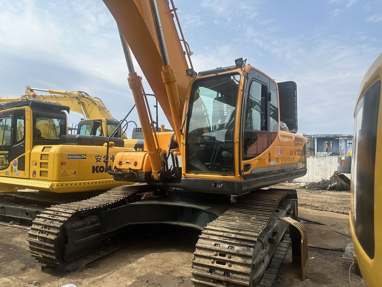Hyundai R330LC-9S - 크롤러 굴삭기 : 사진 2 Hyundai R330LC-9S - 크롤러 굴삭기 : 사진 2