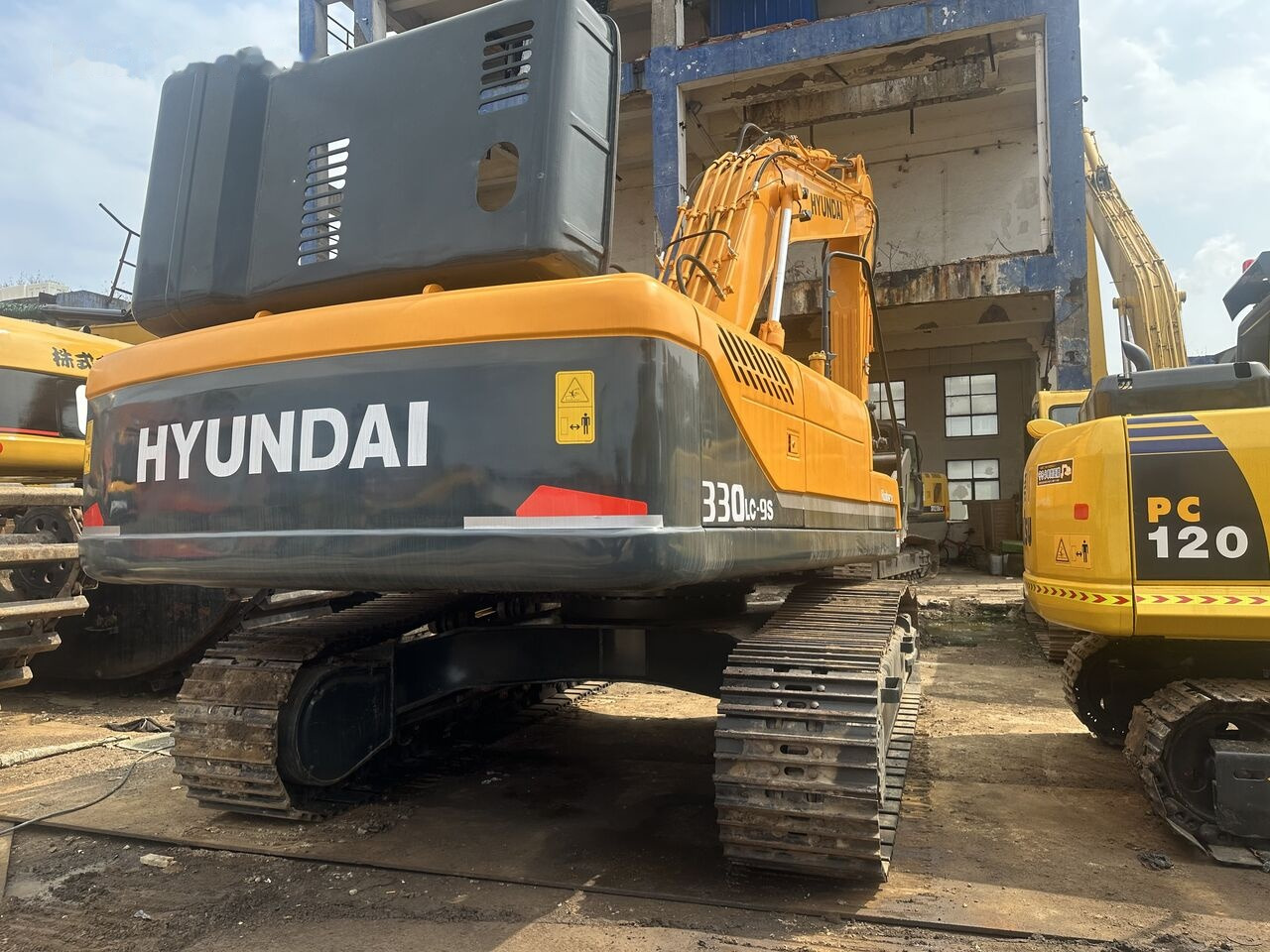 Hyundai R330LC-9S - 크롤러 굴삭기 : 사진 4 Hyundai R330LC-9S - 크롤러 굴삭기 : 사진 4