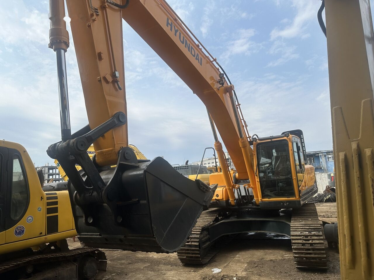 Hyundai R330LC-9S - 크롤러 굴삭기 : 사진 3 Hyundai R330LC-9S - 크롤러 굴삭기 : 사진 3