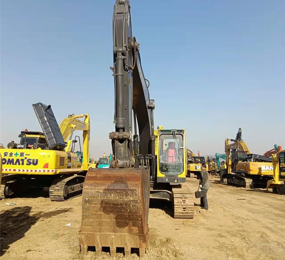 Volvo EC210B - 크롤러 굴삭기 : 사진 2 Volvo EC210B - 크롤러 굴삭기 : 사진 2