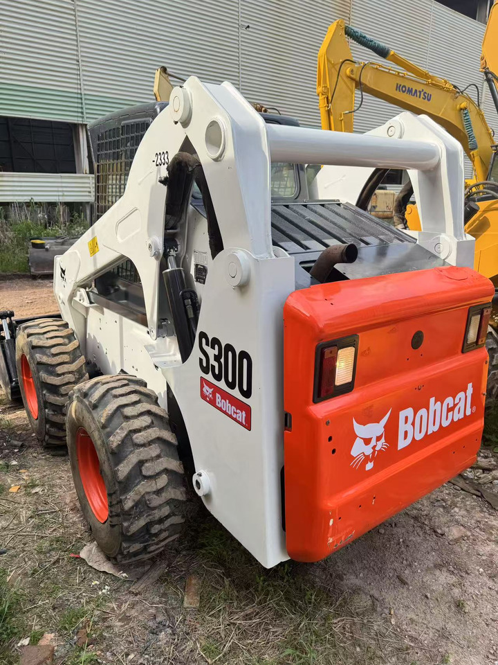 BOBCAT S300 - 스키드 스티어 로더 : 사진 1 BOBCAT S300 - 스키드 스티어 로더 : 사진 1