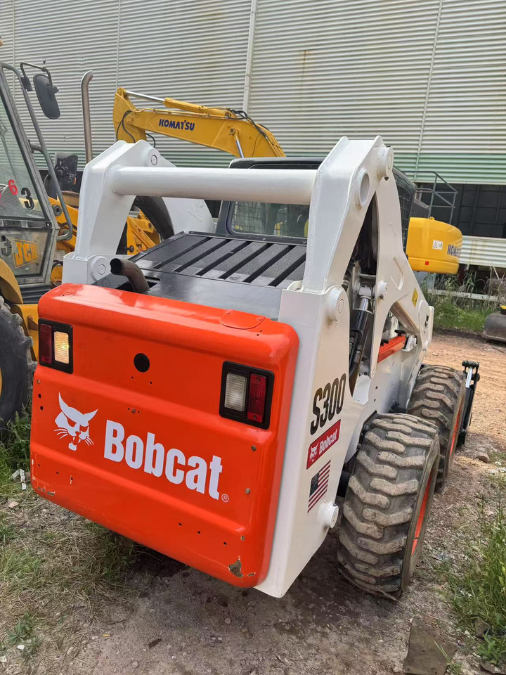 BOBCAT S300 - 스키드 스티어 로더 : 사진 2 BOBCAT S300 - 스키드 스티어 로더 : 사진 2