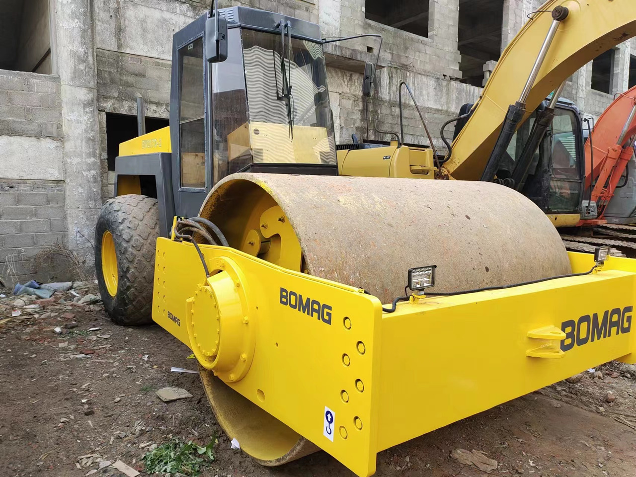 BOMAG BW217D-2 - 압축기 : 사진 1 BOMAG BW217D-2 - 압축기 : 사진 1