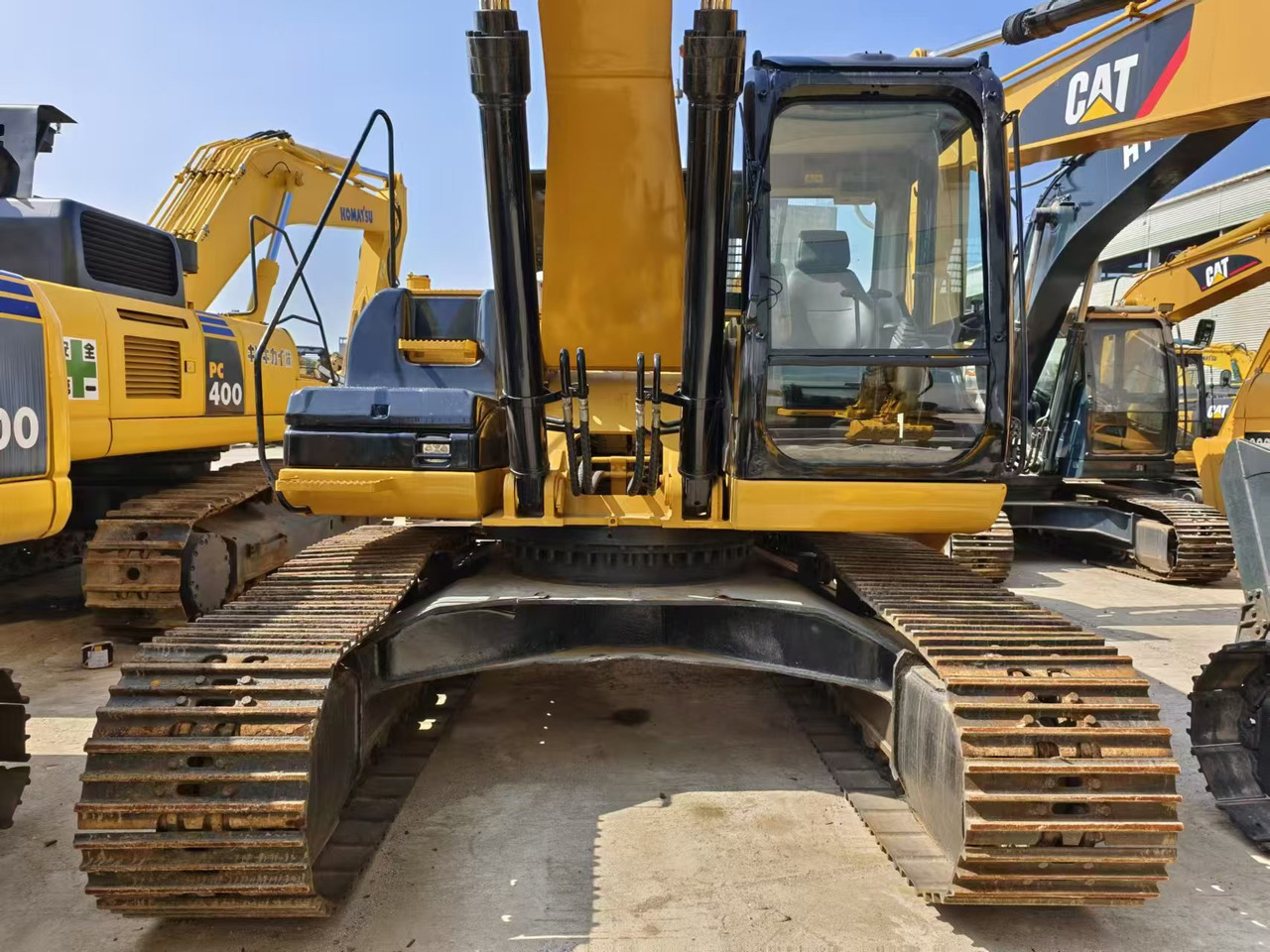 CAT 330D2 - 크롤러 굴삭기 : 사진 2 CAT 330D2 - 크롤러 굴삭기 : 사진 2