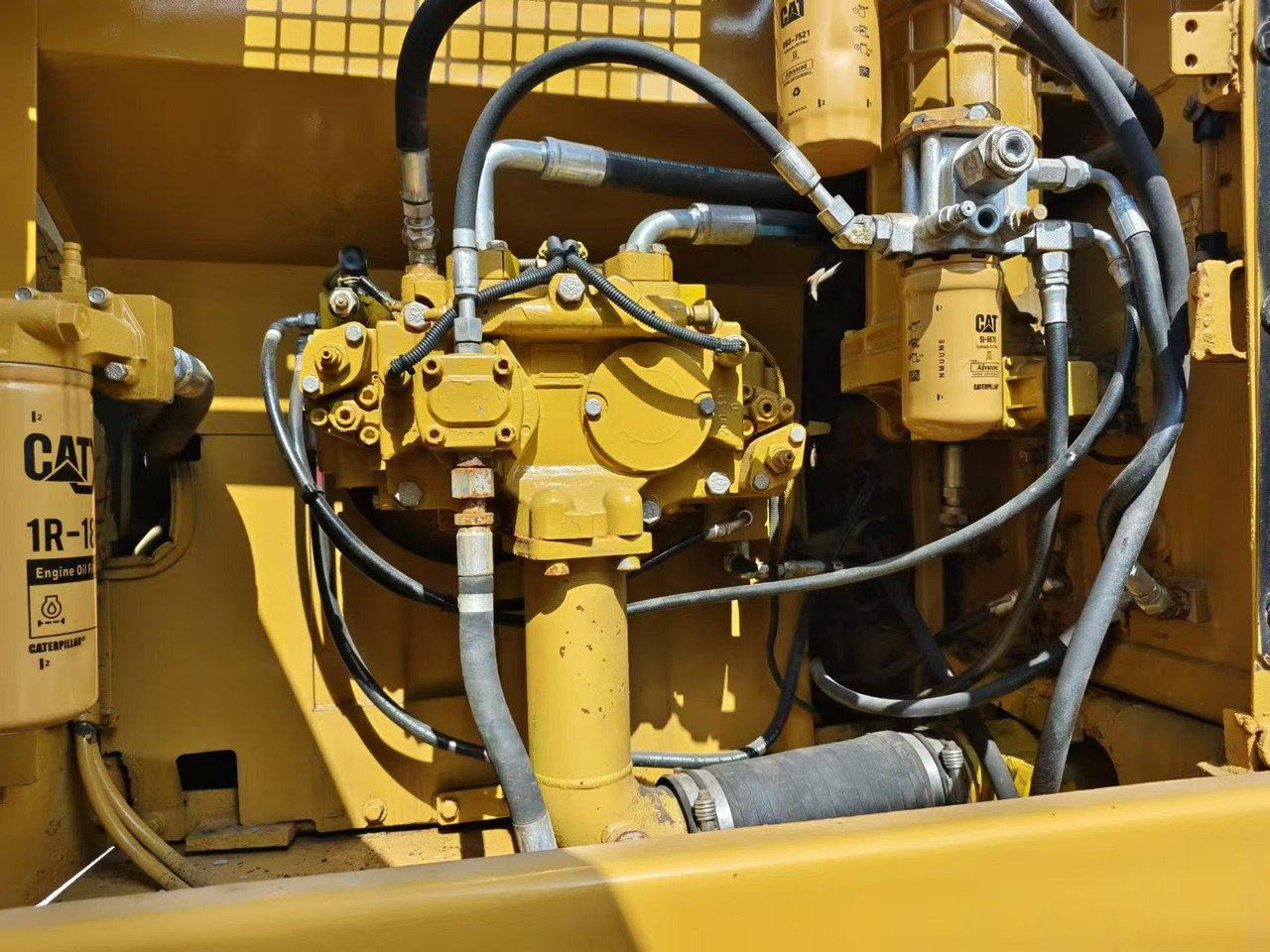CAT 330D2 - 크롤러 굴삭기 : 사진 4 CAT 330D2 - 크롤러 굴삭기 : 사진 4