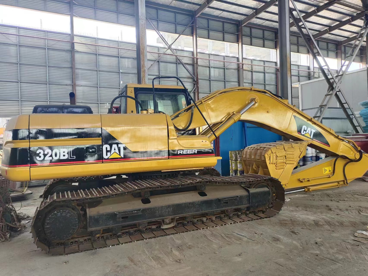 CATERPILLAR 320BL - 크롤러 굴삭기 : 사진 1 CATERPILLAR 320BL - 크롤러 굴삭기 : 사진 1