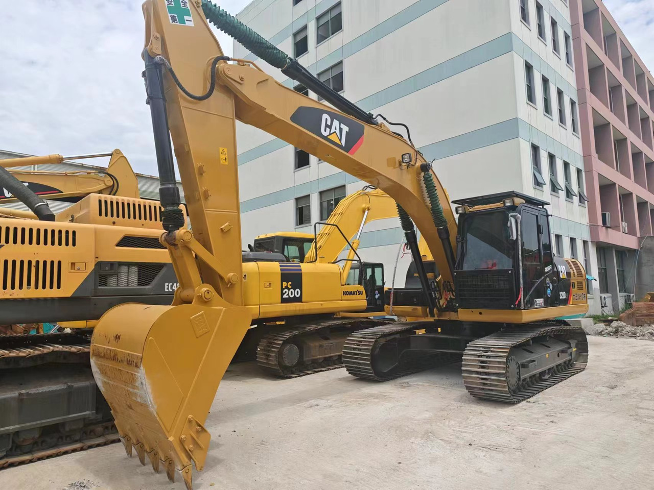 CATERPILLAR 320DL - 크롤러 굴삭기 : 사진 3 CATERPILLAR 320DL - 크롤러 굴삭기 : 사진 3