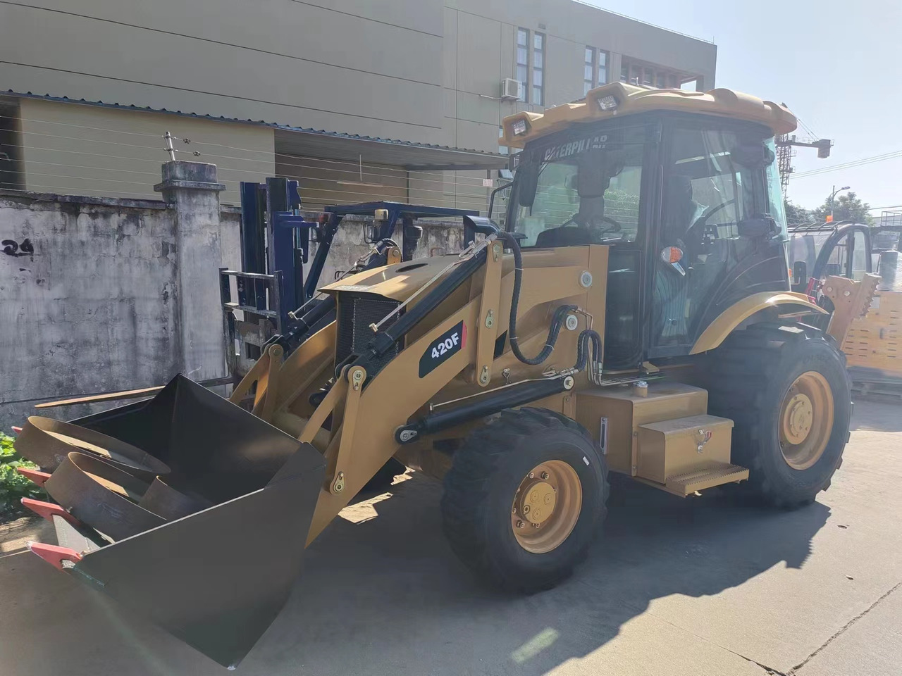 CATERPILLAR 420f - 백호 로더 : 사진 3 CATERPILLAR 420f - 백호 로더 : 사진 3