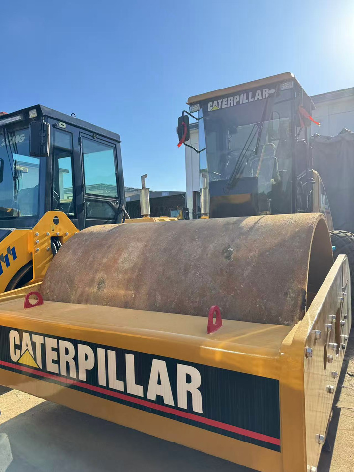 CATERPILLAR CS683E - 로드 롤러 : 사진 1 CATERPILLAR CS683E - 로드 롤러 : 사진 1