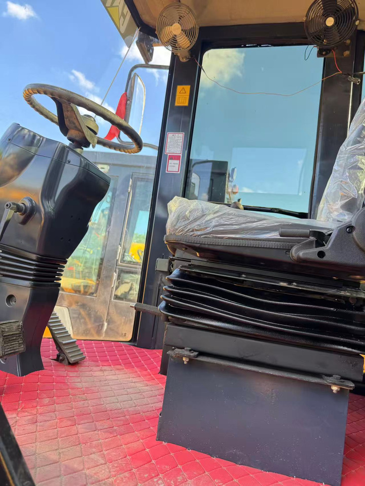 CATERPILLAR CS683E - 로드 롤러 : 사진 4 CATERPILLAR CS683E - 로드 롤러 : 사진 4