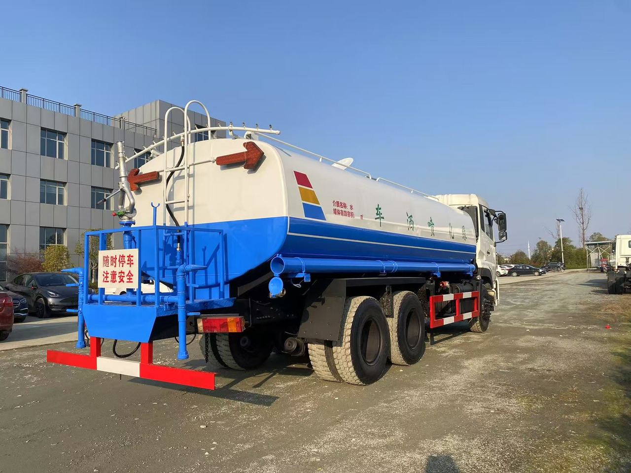 DONGFENG 20000L water truck Sprinkler - 유조트럭 : 사진 2 DONGFENG 20000L water truck Sprinkler - 유조트럭 : 사진 2