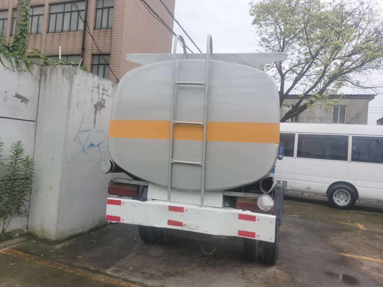 DONGFENG 6ton - 유조트럭 : 사진 4 DONGFENG 6ton - 유조트럭 : 사진 4