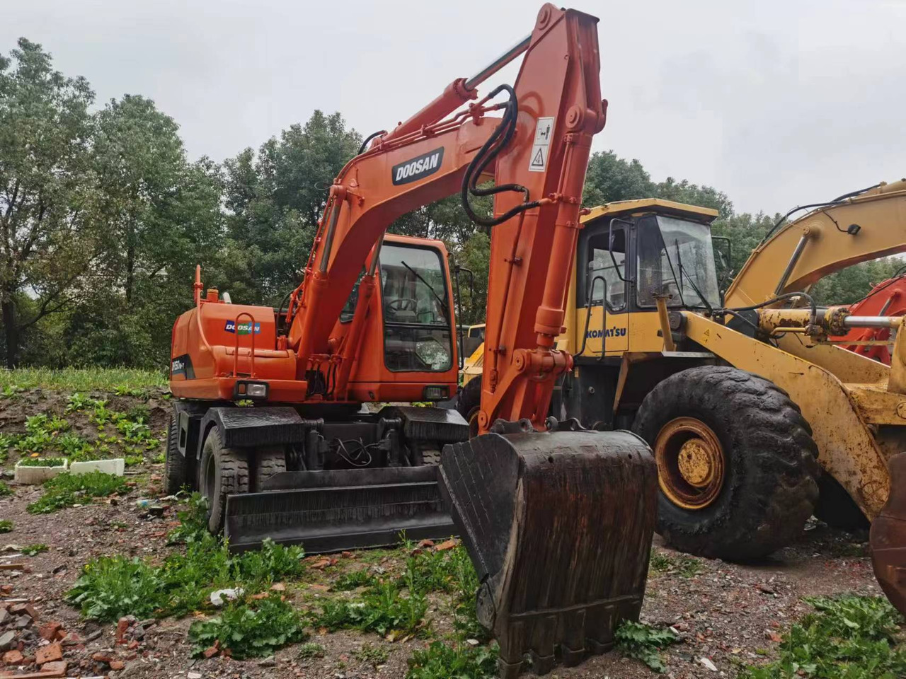 DOOSAN DH150W-7 - 휠 굴삭기 : 사진 1 DOOSAN DH150W-7 - 휠 굴삭기 : 사진 1