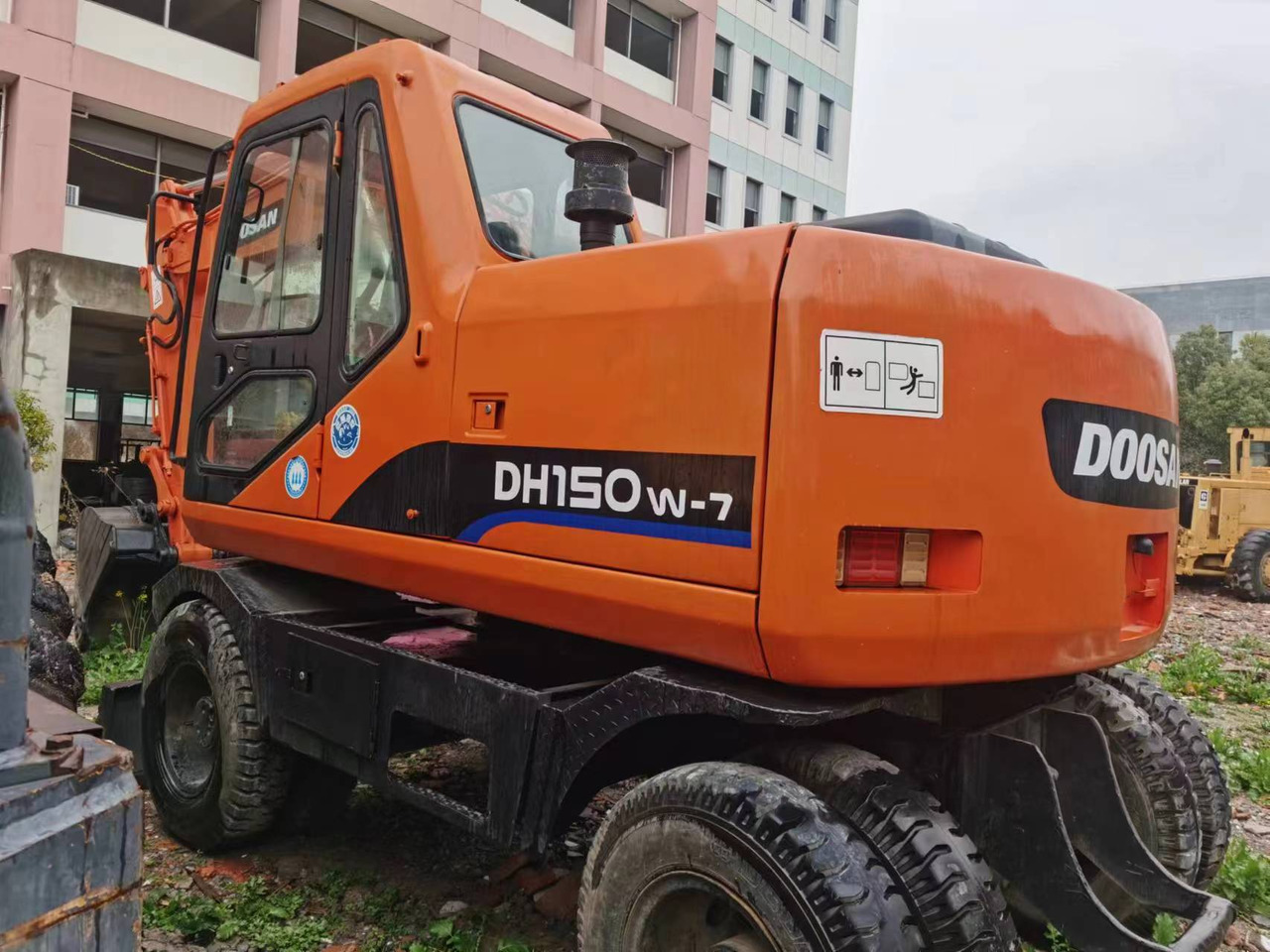 DOOSAN DH150W-7 - 휠 굴삭기 : 사진 2 DOOSAN DH150W-7 - 휠 굴삭기 : 사진 2