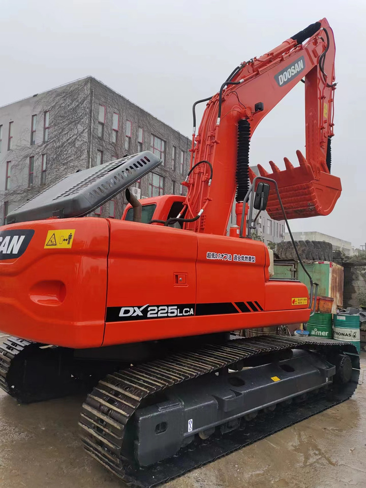 DOOSAN DX225LCA - 크롤러 굴삭기 : 사진 3 DOOSAN DX225LCA - 크롤러 굴삭기 : 사진 3