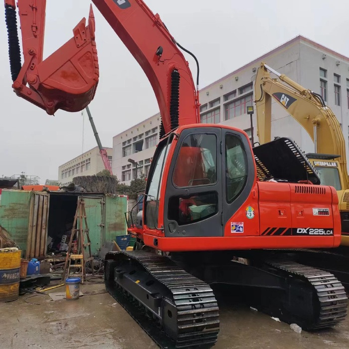 DOOSAN DX225LCA - 크롤러 굴삭기 : 사진 1 DOOSAN DX225LCA - 크롤러 굴삭기 : 사진 1