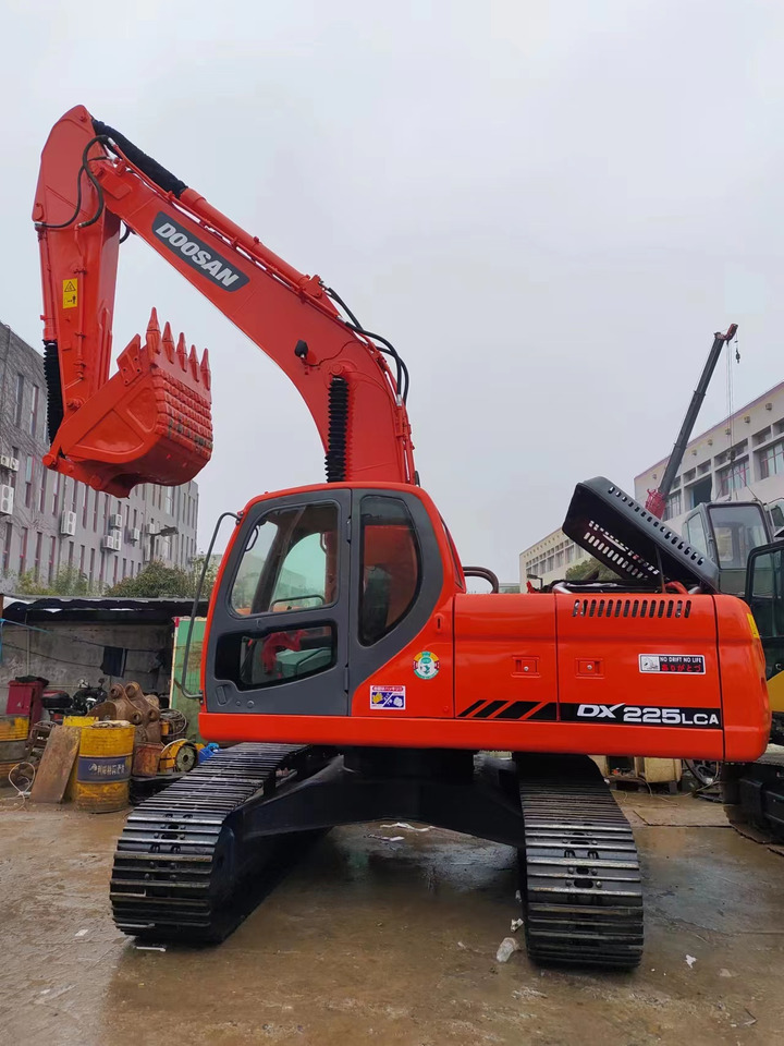 DOOSAN DX225LCA - 크롤러 굴삭기 : 사진 1 DOOSAN DX225LCA - 크롤러 굴삭기 : 사진 1
