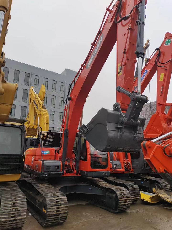 DOOSAN DX225LC - 크롤러 굴삭기 : 사진 1 DOOSAN DX225LC - 크롤러 굴삭기 : 사진 1