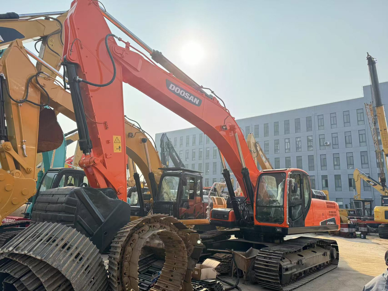 DOOSAN DX340LC - 크롤러 굴삭기 : 사진 2 DOOSAN DX340LC - 크롤러 굴삭기 : 사진 2