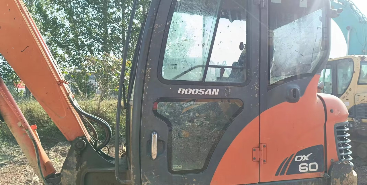 DOOSAN dx60 - 미니 굴삭기 : 사진 5 DOOSAN dx60 - 미니 굴삭기 : 사진 5