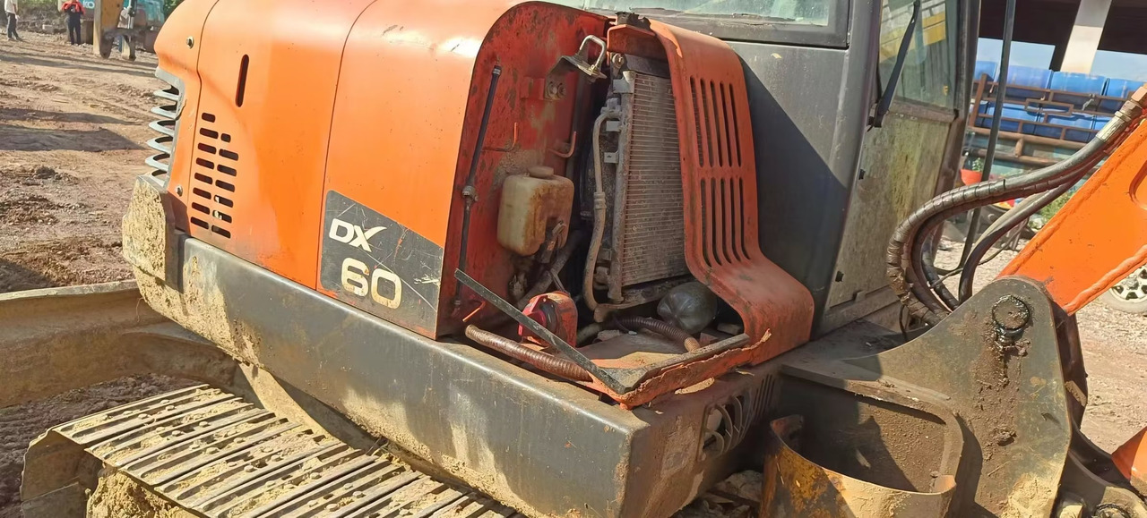 DOOSAN dx60 - 미니 굴삭기 : 사진 4 DOOSAN dx60 - 미니 굴삭기 : 사진 4