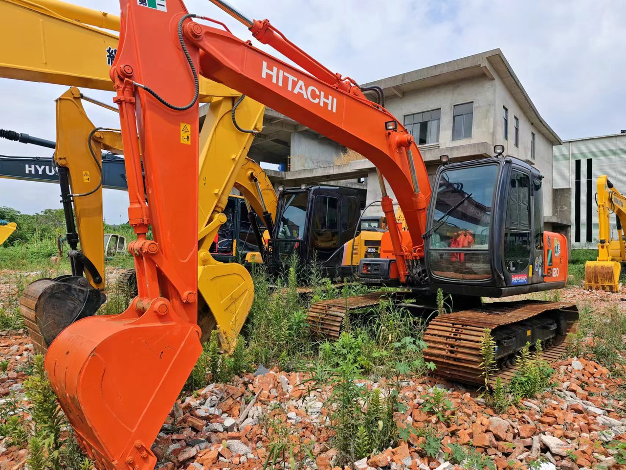 HITACHI EX120-5 - 크롤러 굴삭기 : 사진 1 HITACHI EX120-5 - 크롤러 굴삭기 : 사진 1
