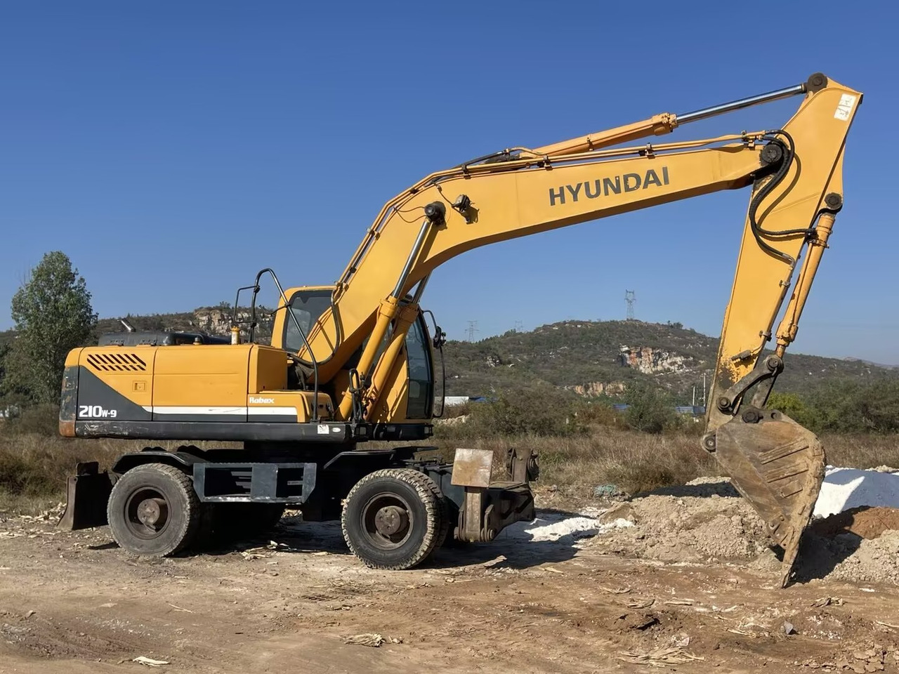 HYUNDAI 210W-9 - 휠 굴삭기 : 사진 3 HYUNDAI 210W-9 - 휠 굴삭기 : 사진 3