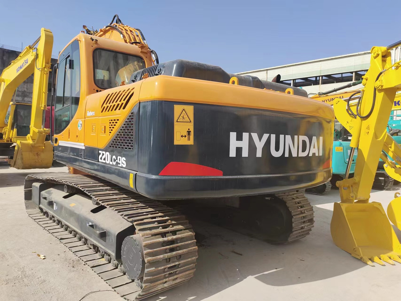 HYUNDAI 220LC-9S - 크롤러 굴삭기 : 사진 2 HYUNDAI 220LC-9S - 크롤러 굴삭기 : 사진 2