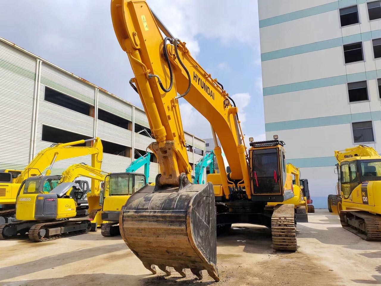 HYUNDAI R385LC-9T R305 R220 - 크롤러 굴삭기 : 사진 2 HYUNDAI R385LC-9T R305 R220 - 크롤러 굴삭기 : 사진 2