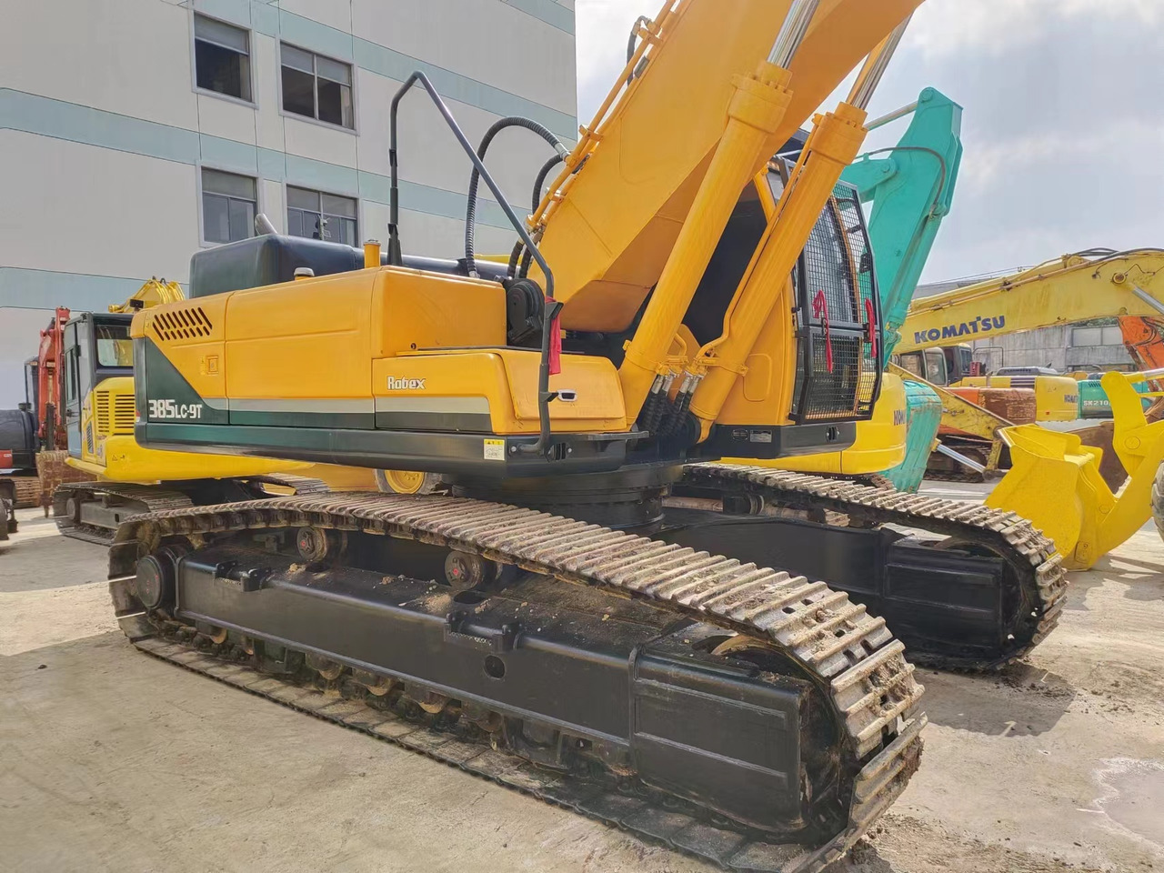 HYUNDAI R385LC-9T R305 R220 - 크롤러 굴삭기 : 사진 4 HYUNDAI R385LC-9T R305 R220 - 크롤러 굴삭기 : 사진 4
