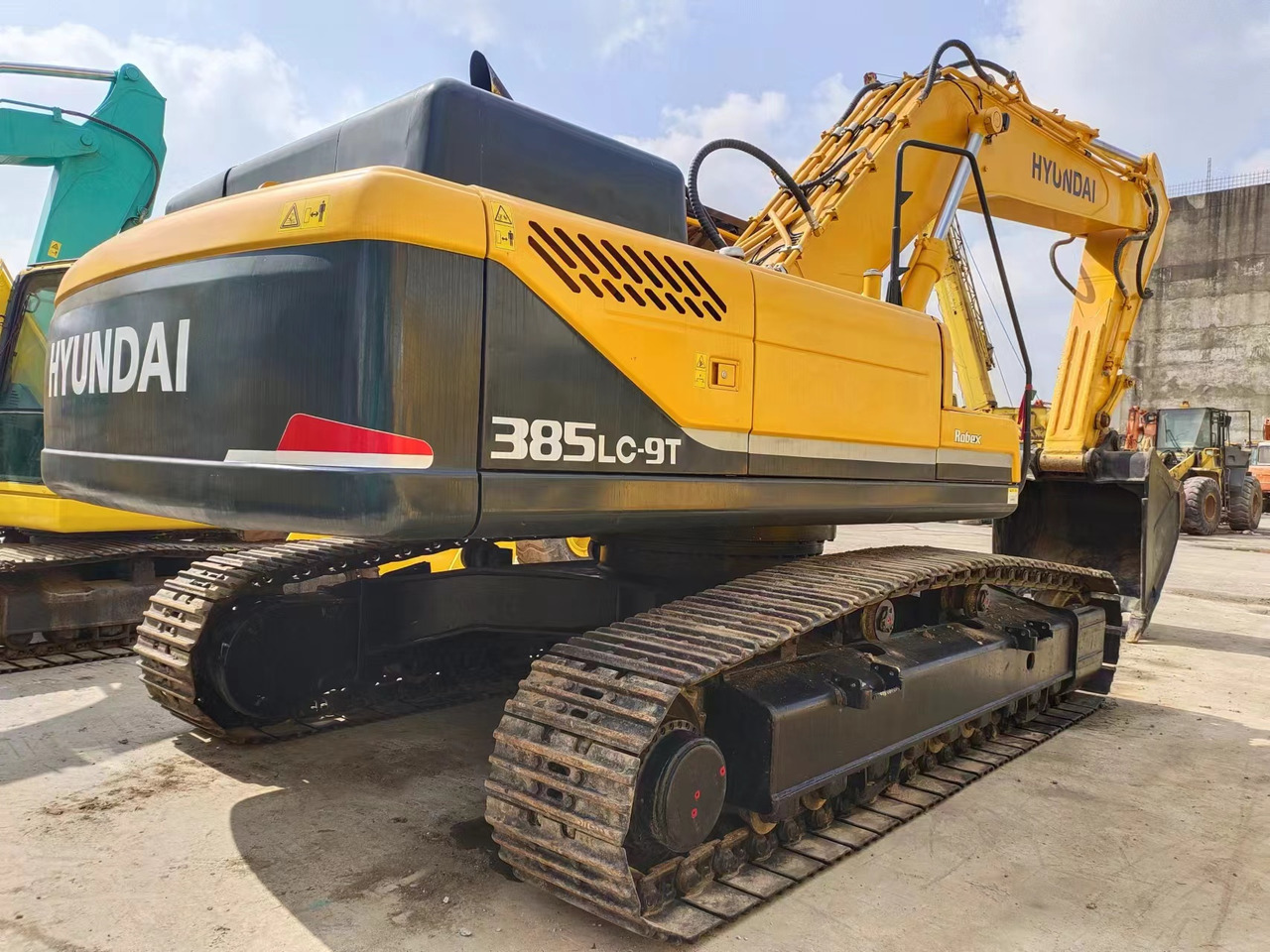 HYUNDAI R385LC-9T R305 R220 - 크롤러 굴삭기 : 사진 1 HYUNDAI R385LC-9T R305 R220 - 크롤러 굴삭기 : 사진 1