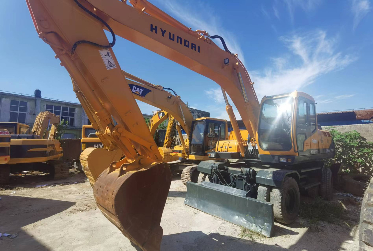HYUNDAI ROBEX 210W-9 - 휠 굴삭기 : 사진 1 HYUNDAI ROBEX 210W-9 - 휠 굴삭기 : 사진 1