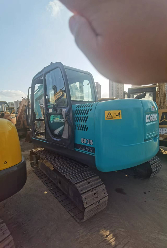 KOBELCO SK75 - 미니 굴삭기 : 사진 4 KOBELCO SK75 - 미니 굴삭기 : 사진 4