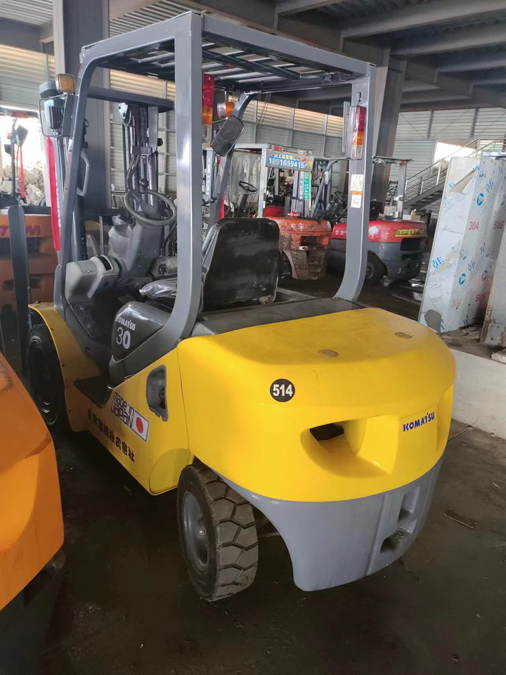 KOMATSU FD30T-17 - 디젤 지게차 : 사진 1 KOMATSU FD30T-17 - 디젤 지게차 : 사진 1