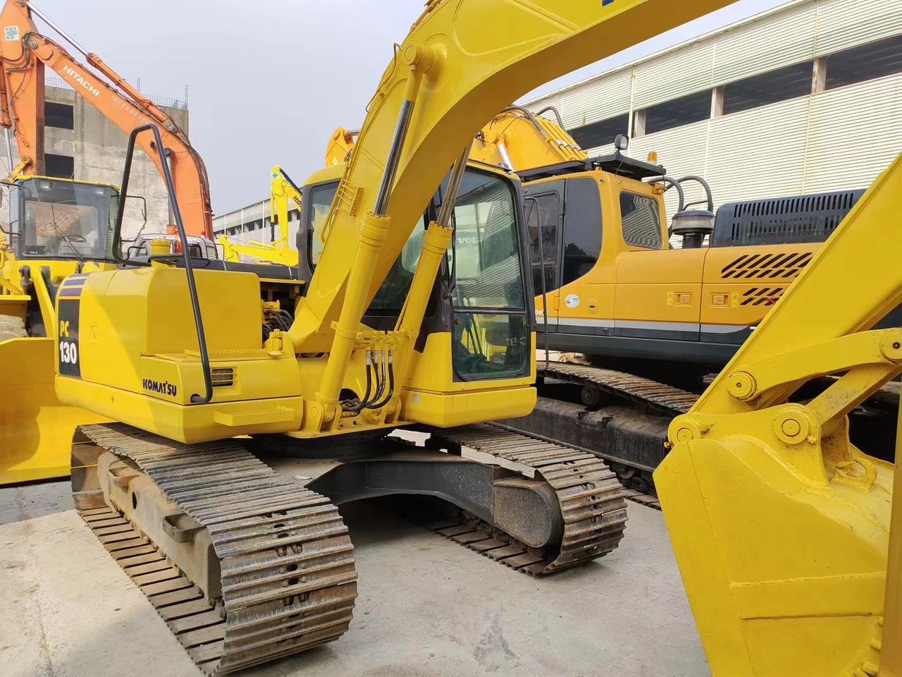 KOMATSU PC130-7 - 크롤러 굴삭기 : 사진 1 KOMATSU PC130-7 - 크롤러 굴삭기 : 사진 1