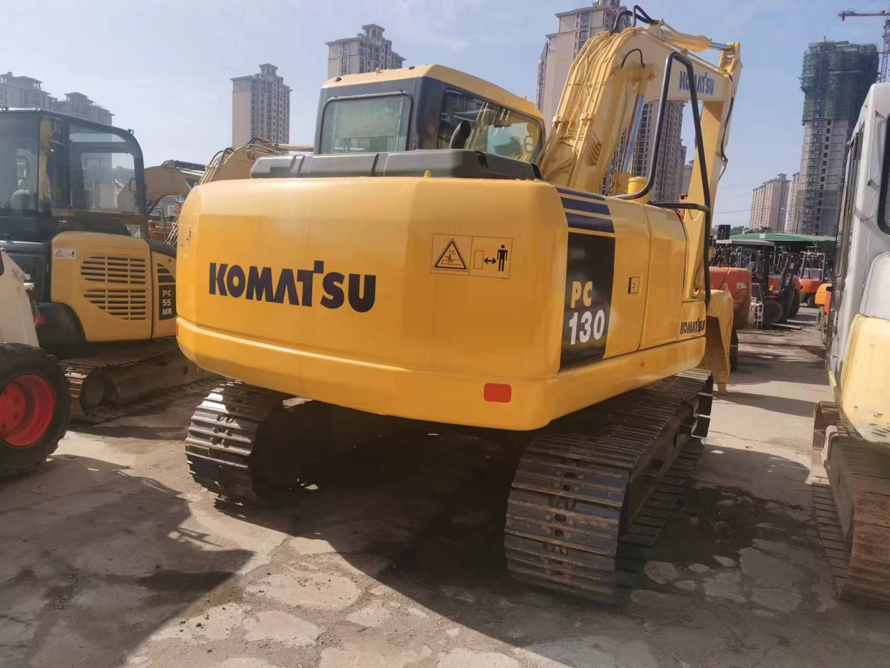 KOMATSU PC130-7 - 크롤러 굴삭기 : 사진 1 KOMATSU PC130-7 - 크롤러 굴삭기 : 사진 1